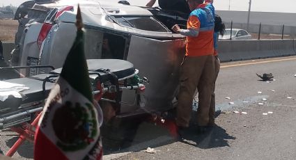 Conductor resulta herido tras chocar contra muro de contención y volcar en la Irapuato-Salamanca