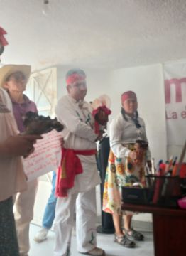 Hacen 'limpia' en el Comité Estatal de Morena como protesta y para quitar las 'mala vibras'